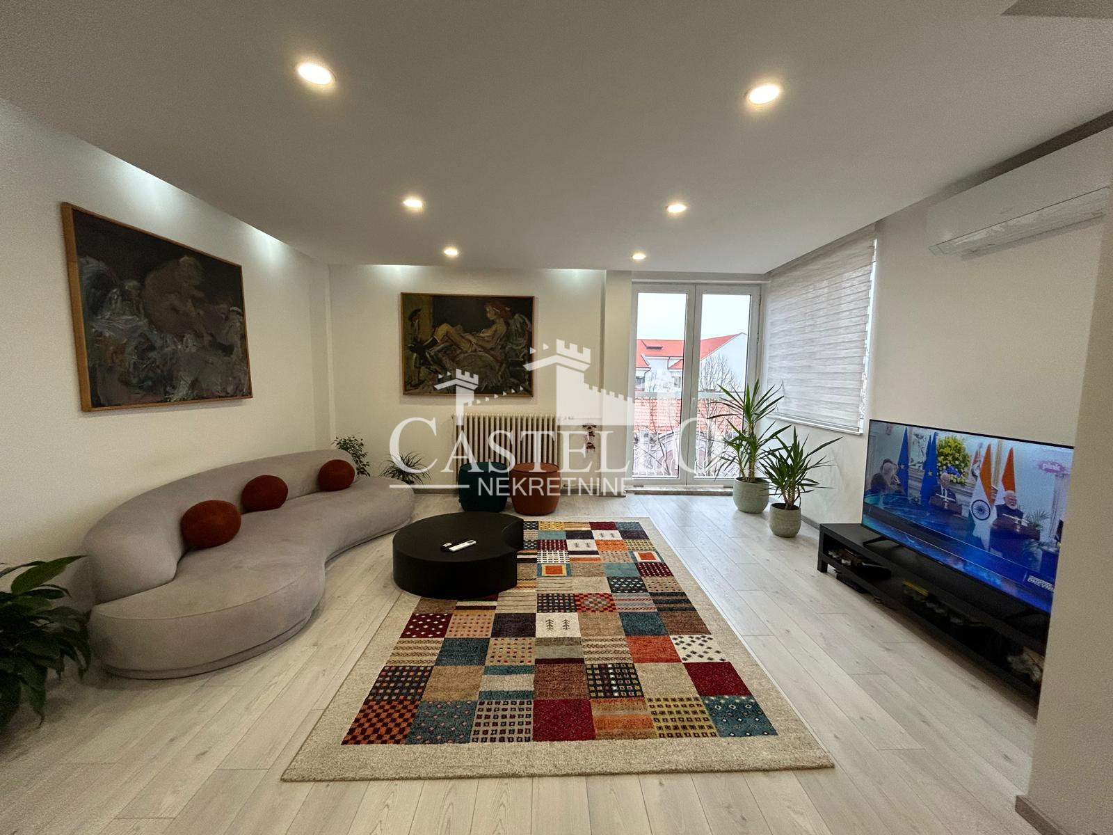 1-362-Na-prodaju-dvosoban-stan-na-Vojničkom-trgu-01