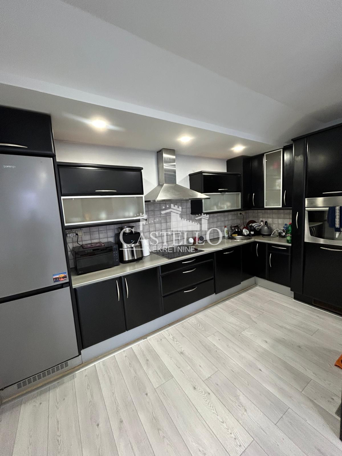 1-362-Na-prodaju-dvosoban-stan-na-Vojničkom-trgu-07