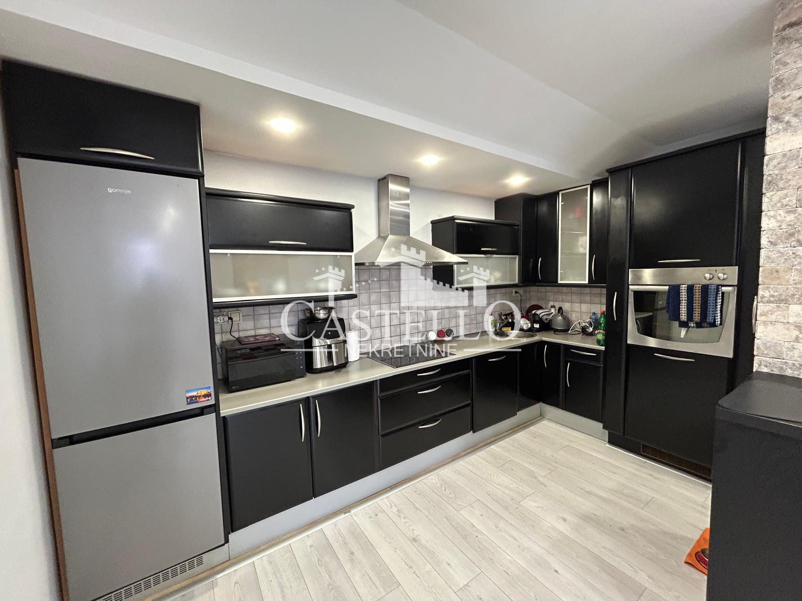 1-362-Na-prodaju-dvosoban-stan-na-Vojničkom-trgu-08