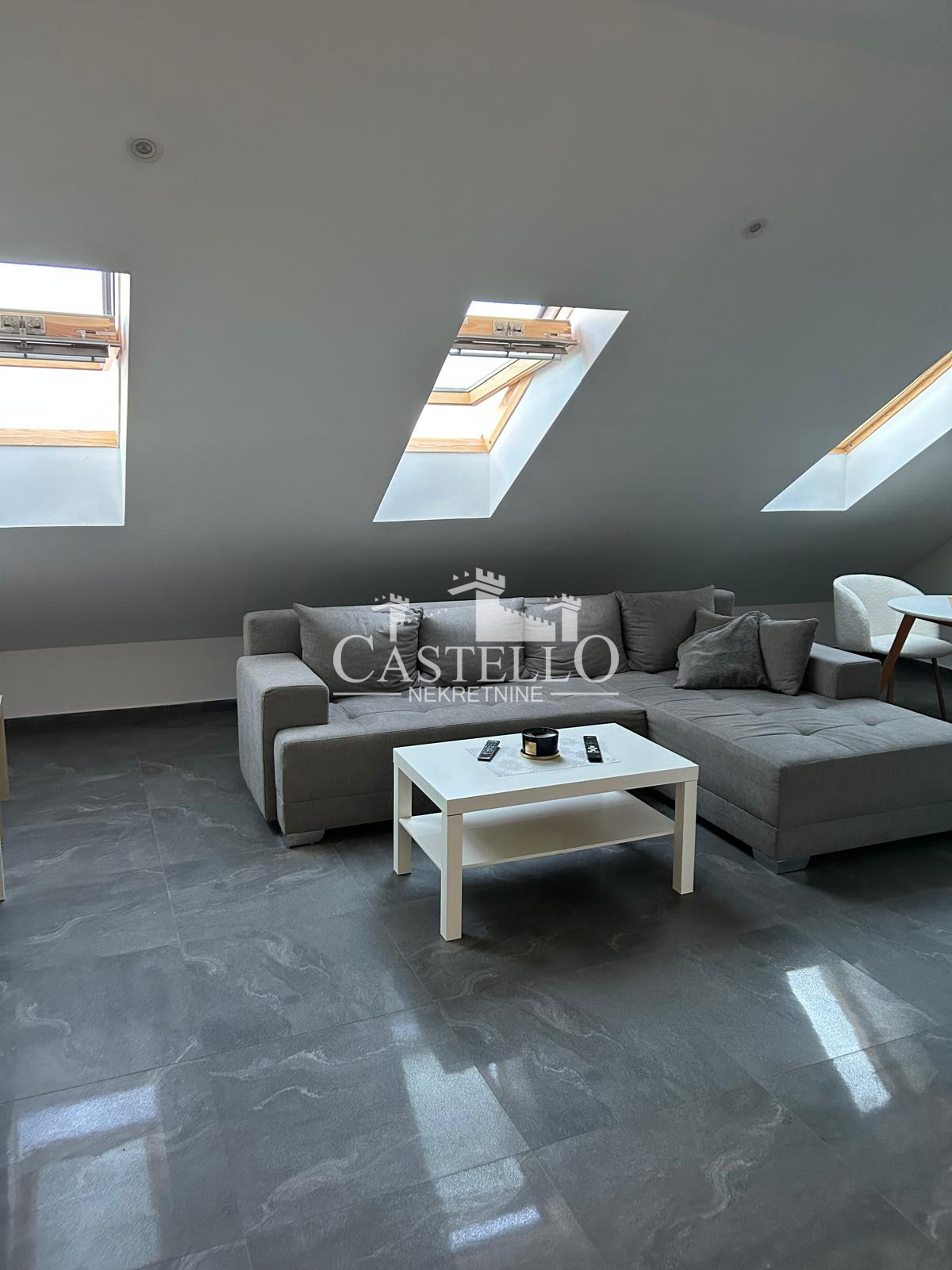 1-363-Na-prodaju-trosoban-stan-u-blizini-centra-Vršca-06