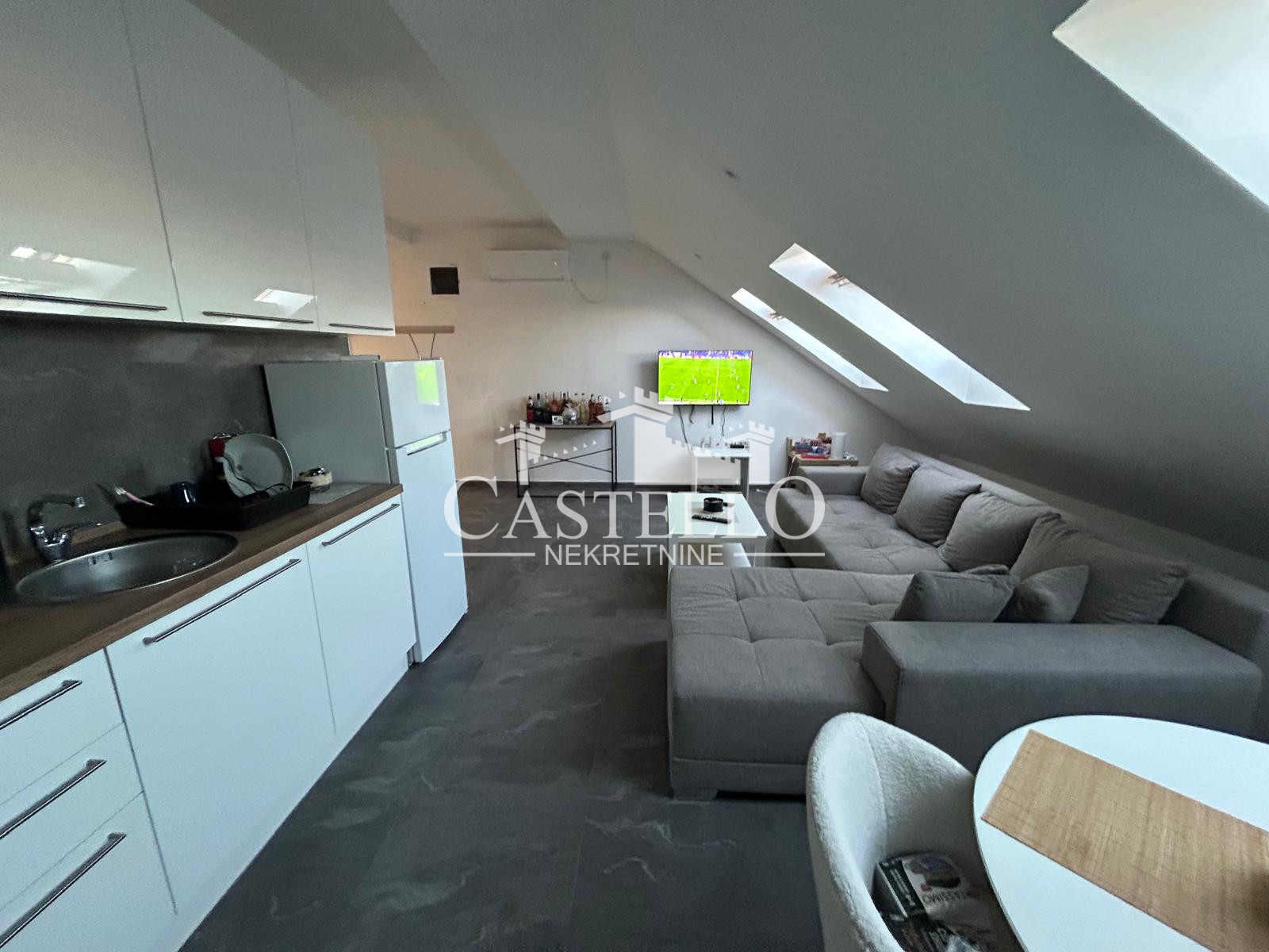 1-363-Na-prodaju-trosoban-stan-u-blizini-centra-Vršca-09