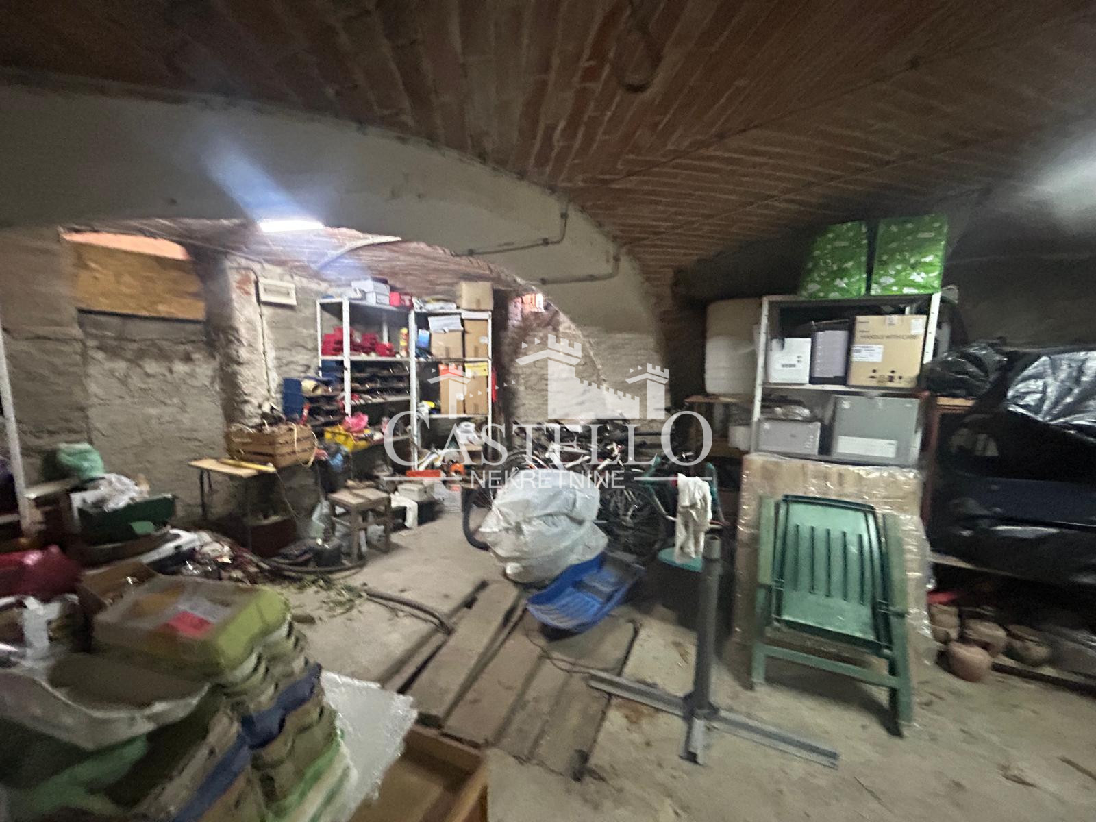 2-304-Na-prodaju-stambeno-poslovni-objekat-u-strogom-centu-Vršca-24