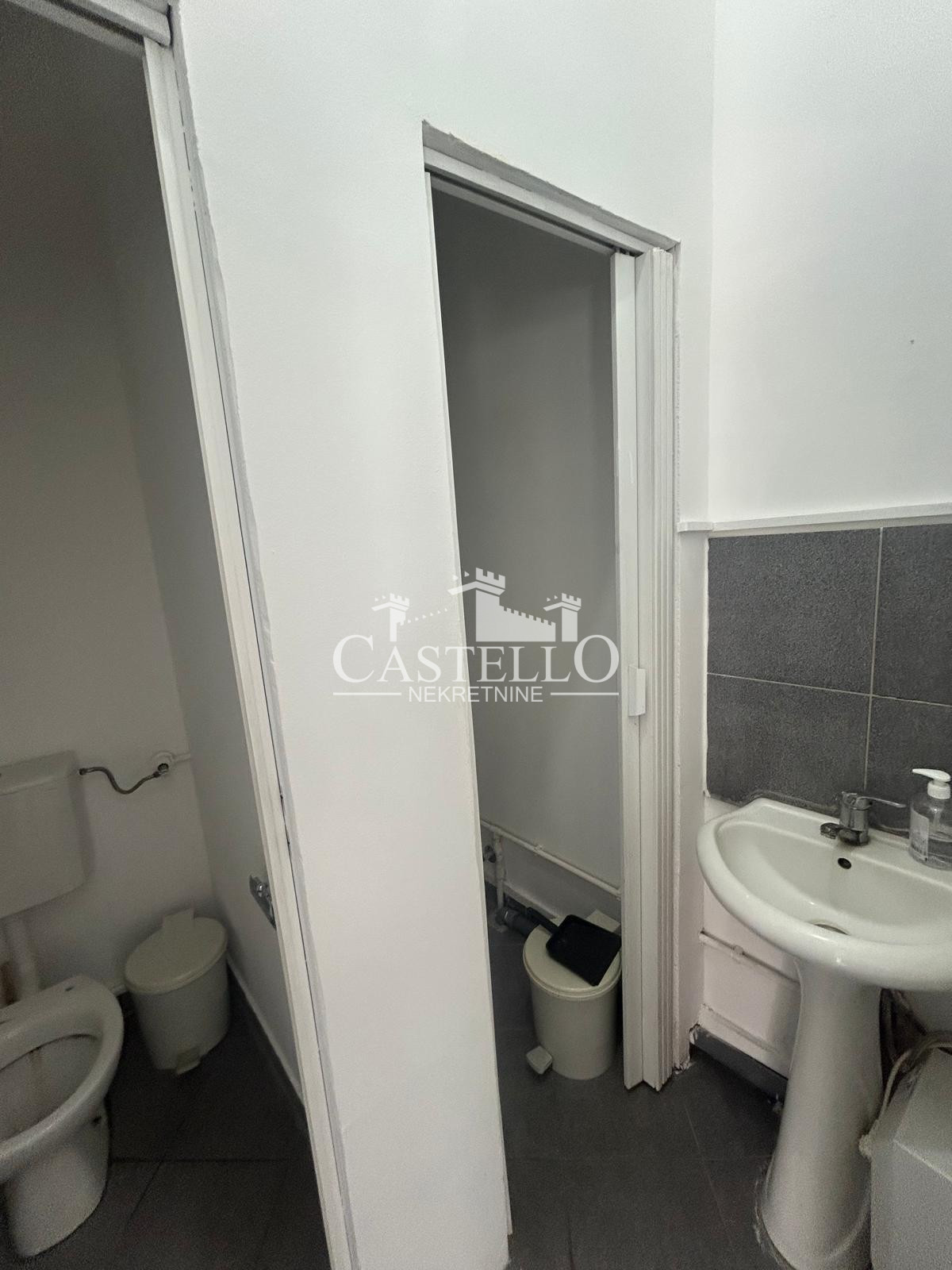 2-304-Na-prodaju-stambeno-poslovni-objekat-u-strogom-centu-Vršca-43
