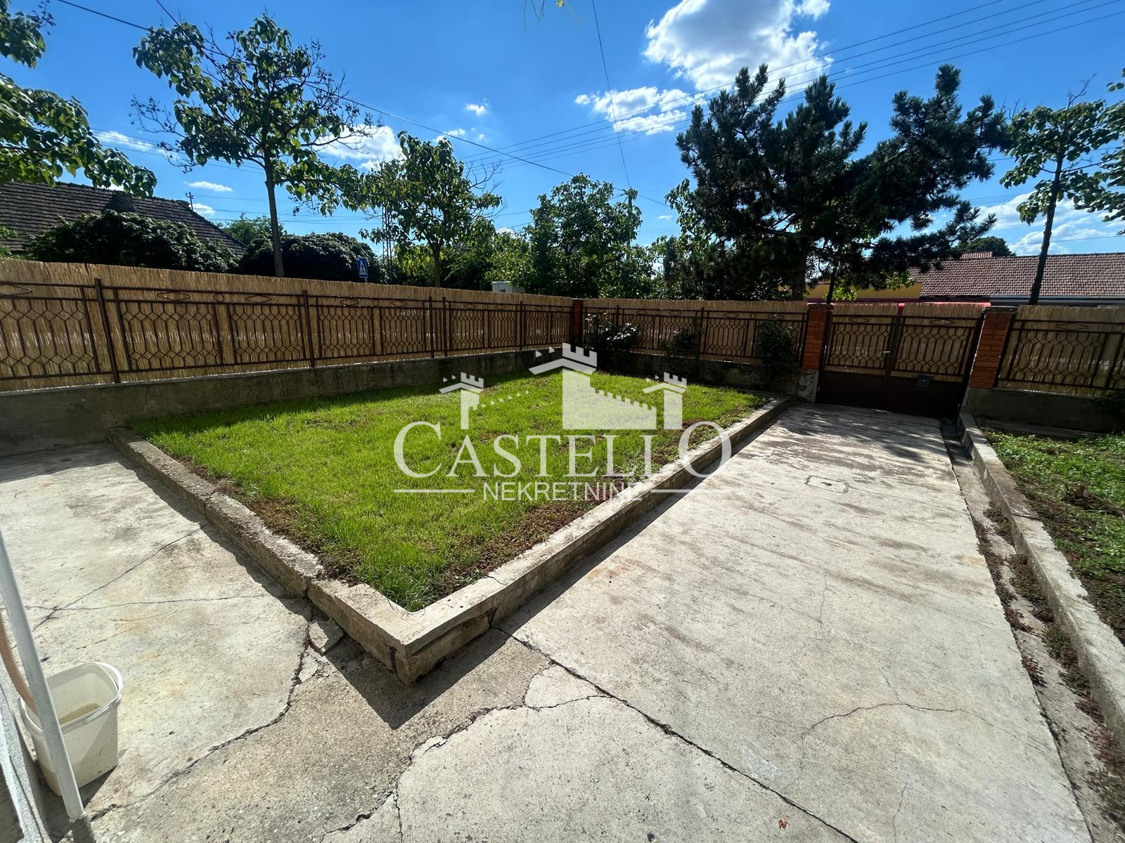 2-314-Na-prodaju-spratna-kuća-u-blizini-Helvecije-08