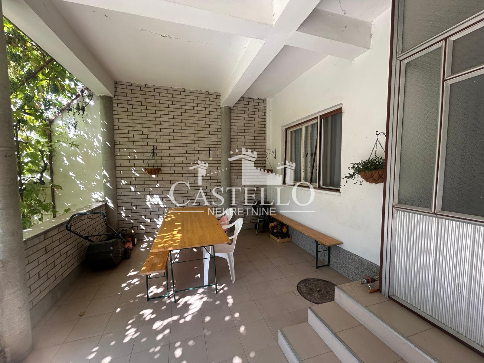 2-314-Na-prodaju-spratna-kuća-u-blizini-Helvecije-11