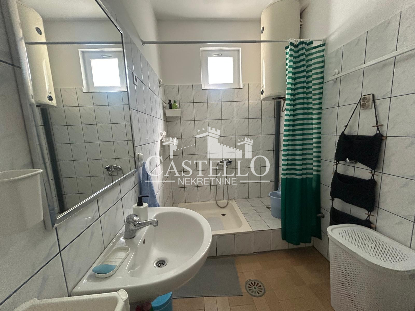 2-314-Na-prodaju-spratna-kuća-u-blizini-Helvecije-37