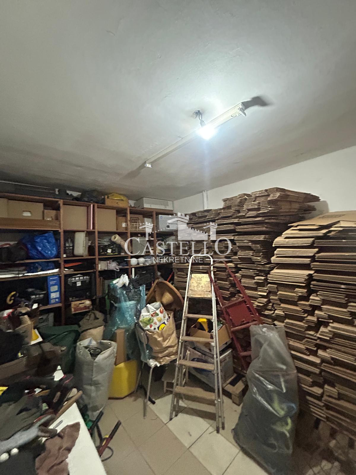 2-314-Na-prodaju-spratna-kuća-u-blizini-Helvecije-40