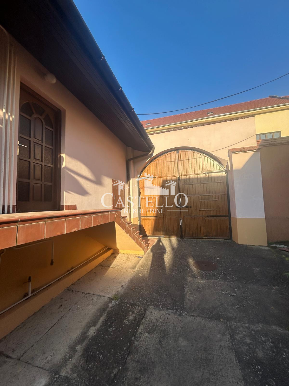 2-321-Na-prodaju-višenamenski-objekat-u-strogom-centru-Vršca-09