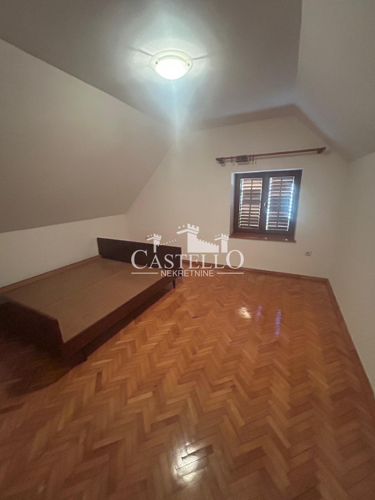 2-321-Na-prodaju-višenamenski-objekat-u-strogom-centru-Vršca-30