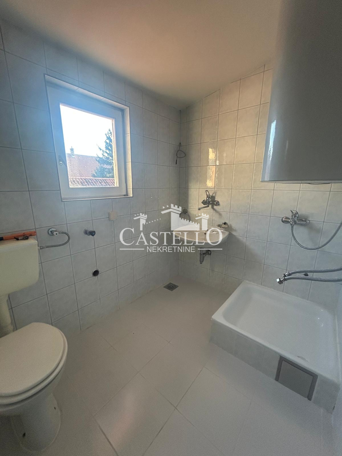 2-321-Na-prodaju-višenamenski-objekat-u-strogom-centru-Vršca-32