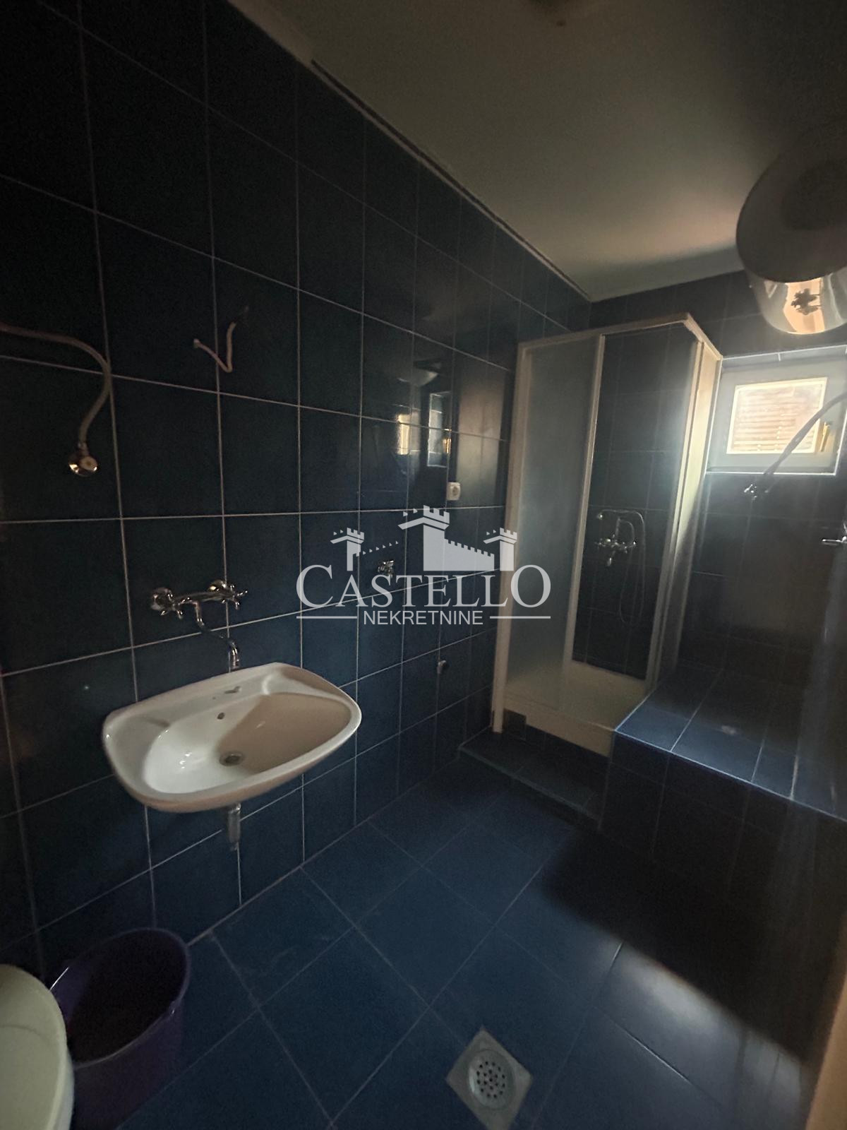 2-321-Na-prodaju-višenamenski-objekat-u-strogom-centru-Vršca-38