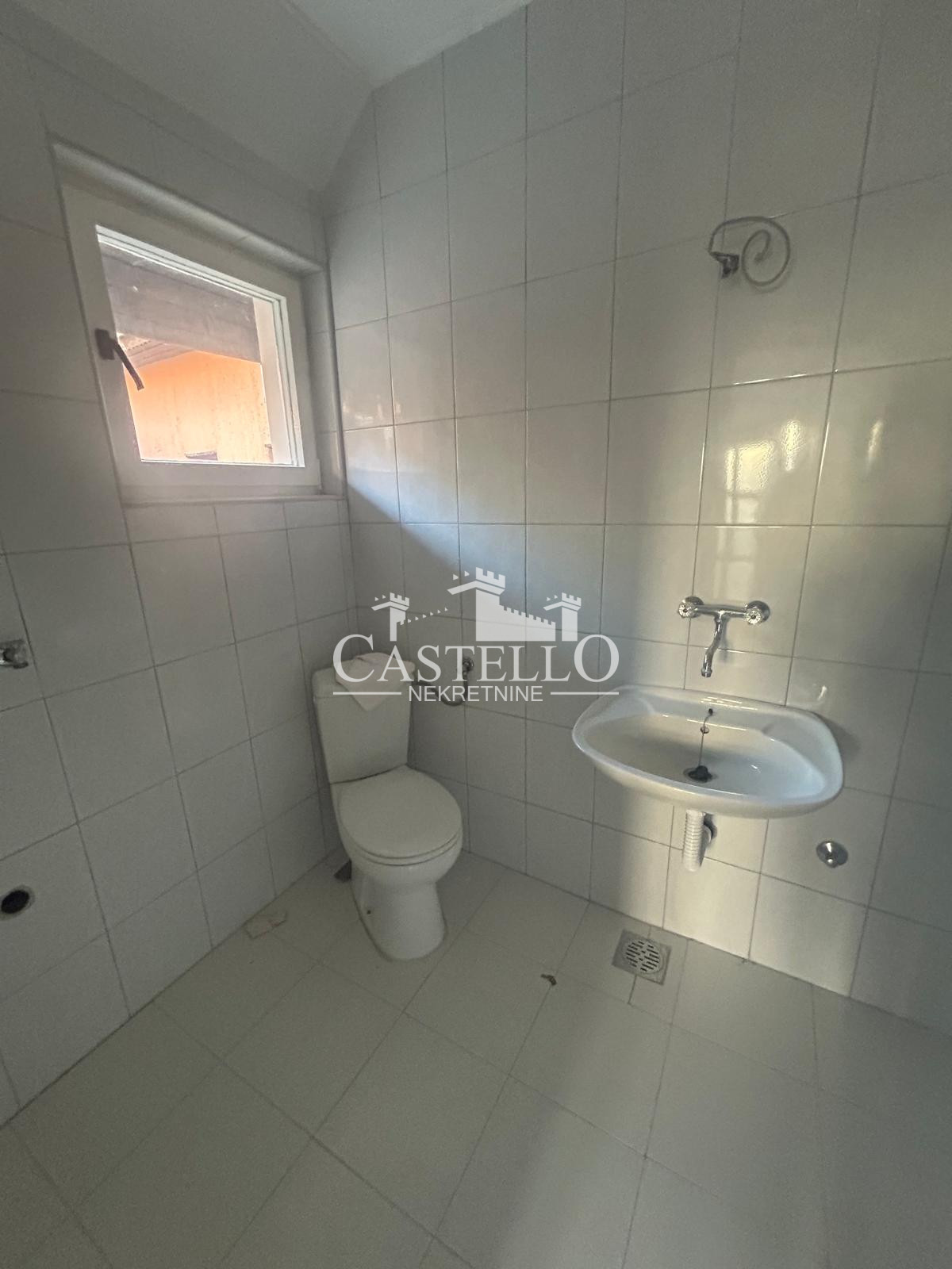 2-321-Na-prodaju-višenamenski-objekat-u-strogom-centru-Vršca-41