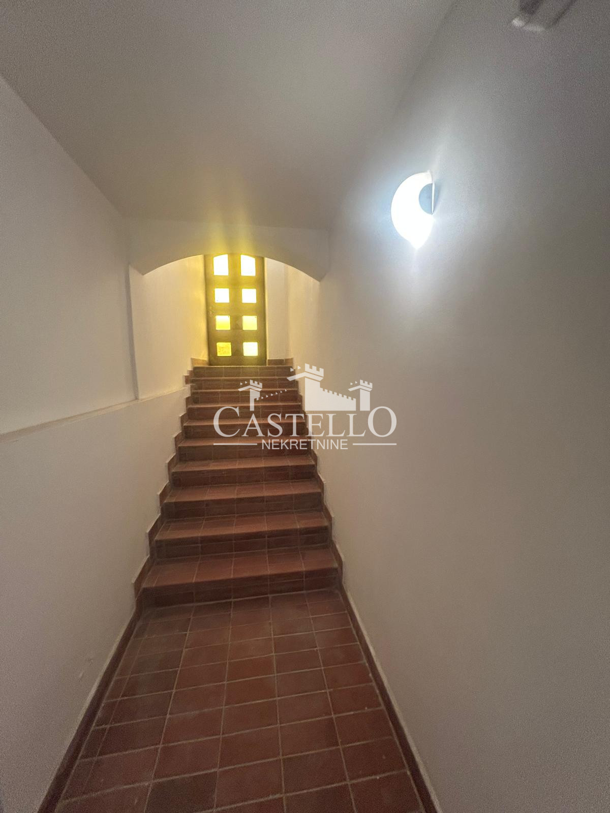 2-321-Na-prodaju-višenamenski-objekat-u-strogom-centru-Vršca-42