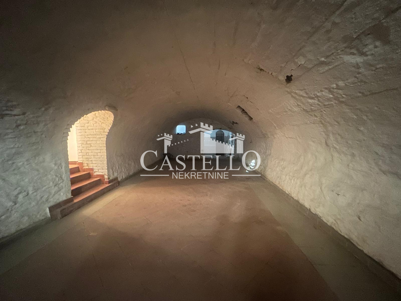 2-321-Na-prodaju-višenamenski-objekat-u-strogom-centru-Vršca-45