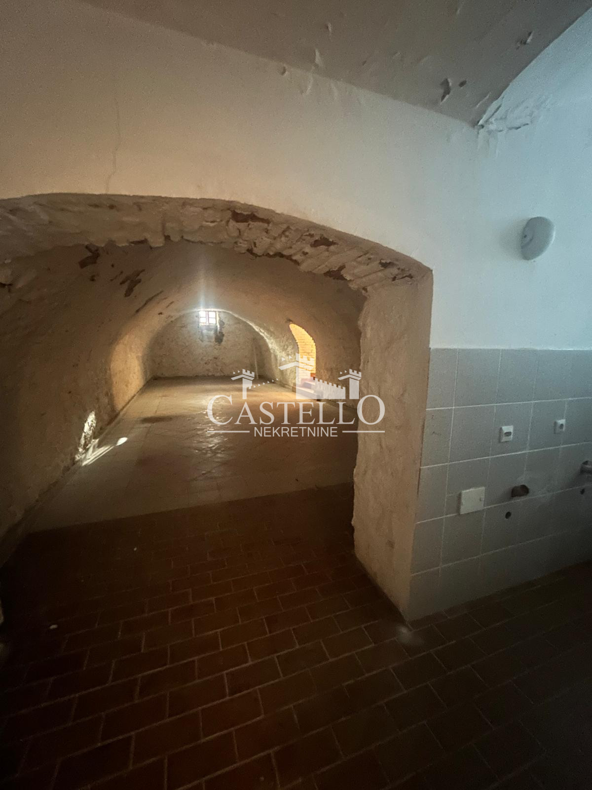 2-321-Na-prodaju-višenamenski-objekat-u-strogom-centru-Vršca-46