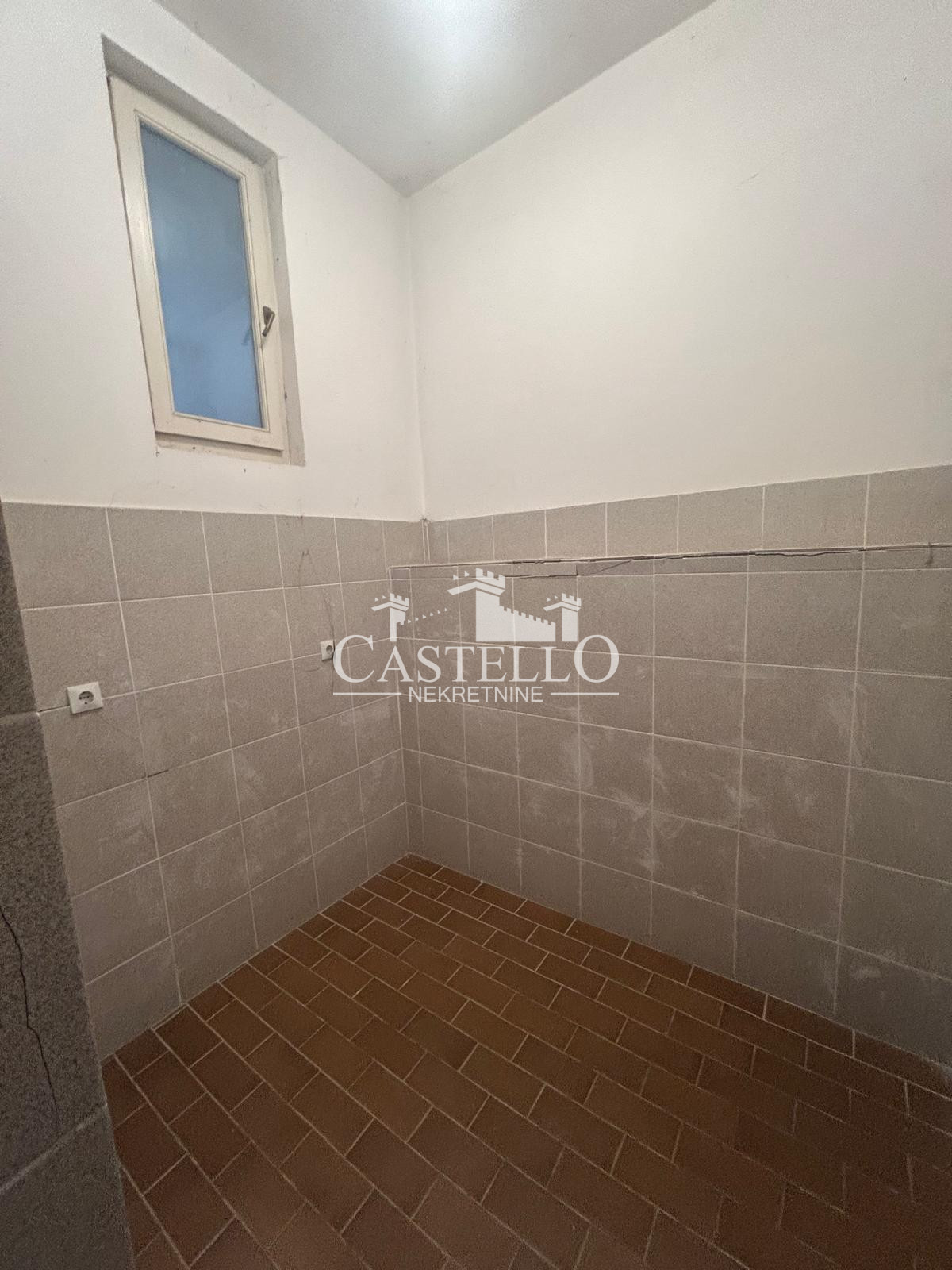 2-321-Na-prodaju-višenamenski-objekat-u-strogom-centru-Vršca-47