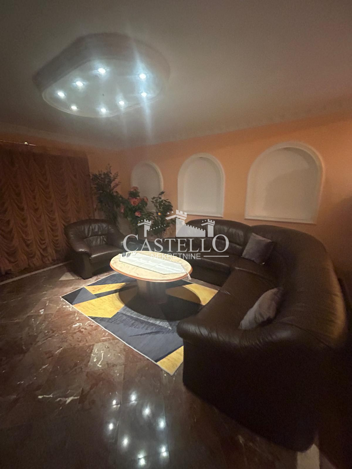 2-323-Na-prodaju-spratna-kuća-na-Guduričkom-putu-20