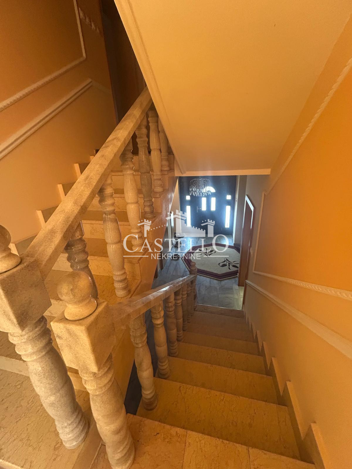 2-323-Na-prodaju-spratna-kuća-na-Guduričkom-putu-37