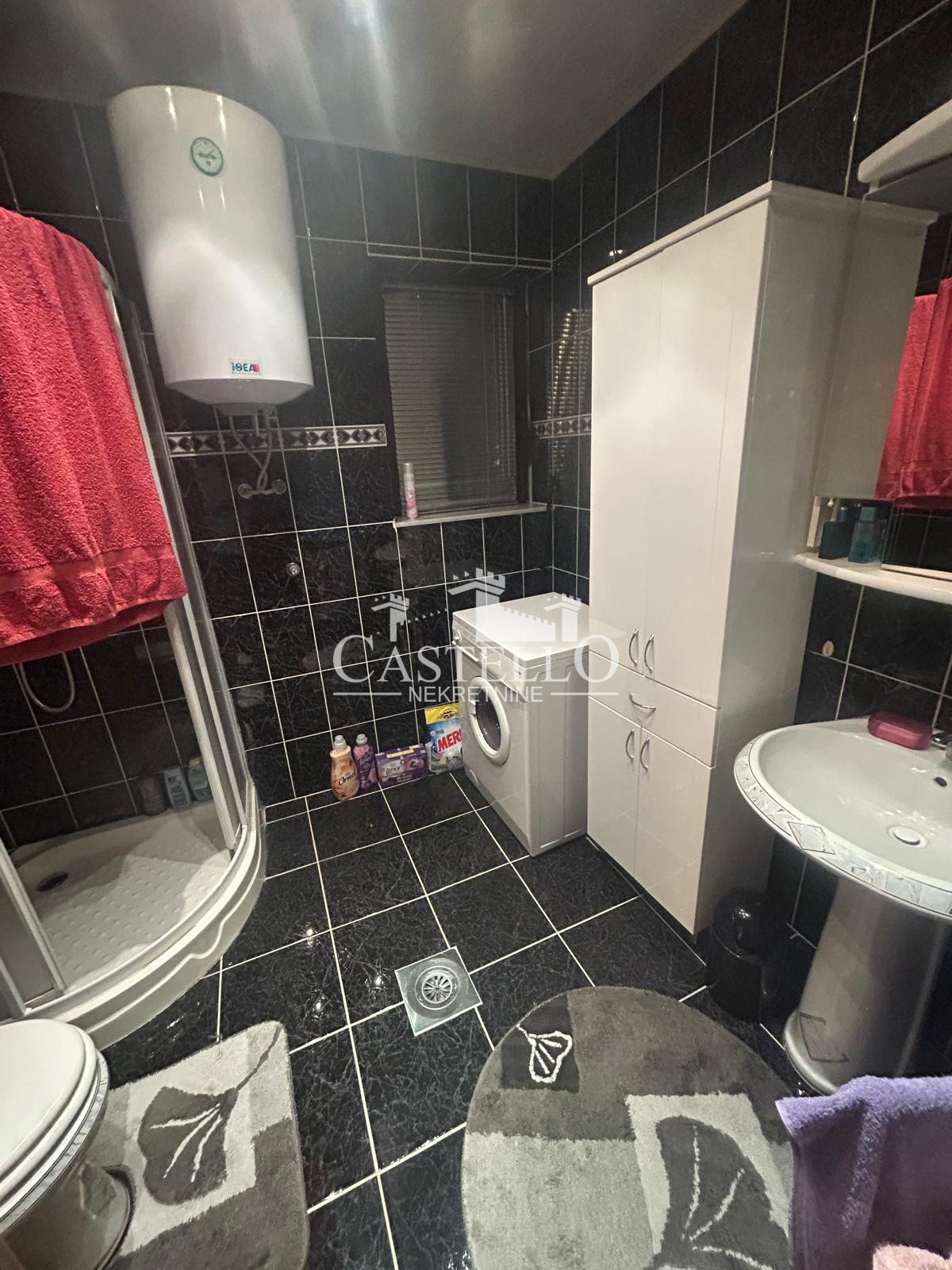 2-323-Na-prodaju-spratna-kuća-na-Guduričkom-putu-44