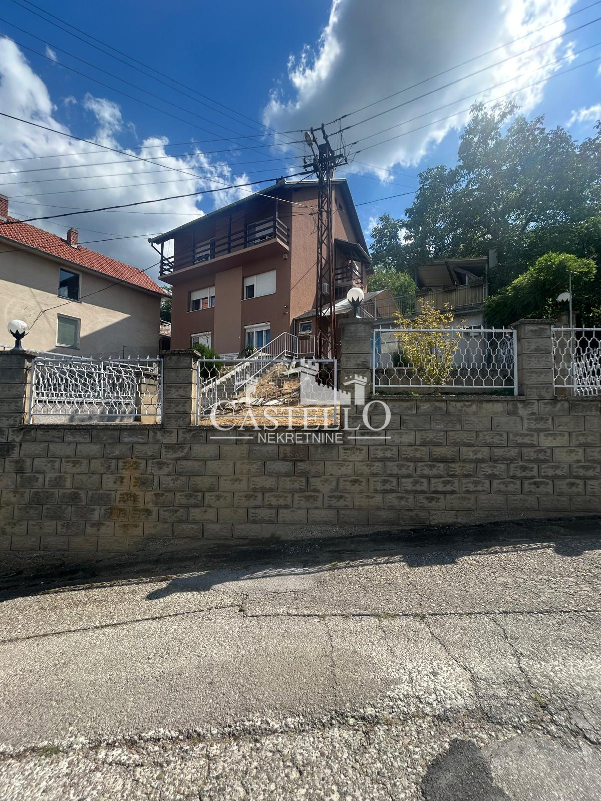 2-325-Na-prodaju-spratna-kuća-u-podnožju-Vršačkog-brega-01