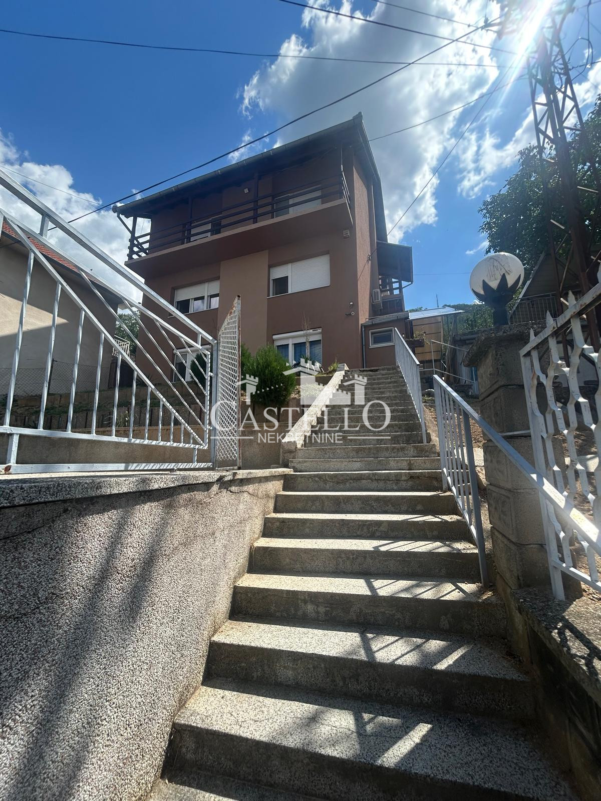 2-325-Na-prodaju-spratna-kuća-u-podnožju-Vršačkog-brega-04