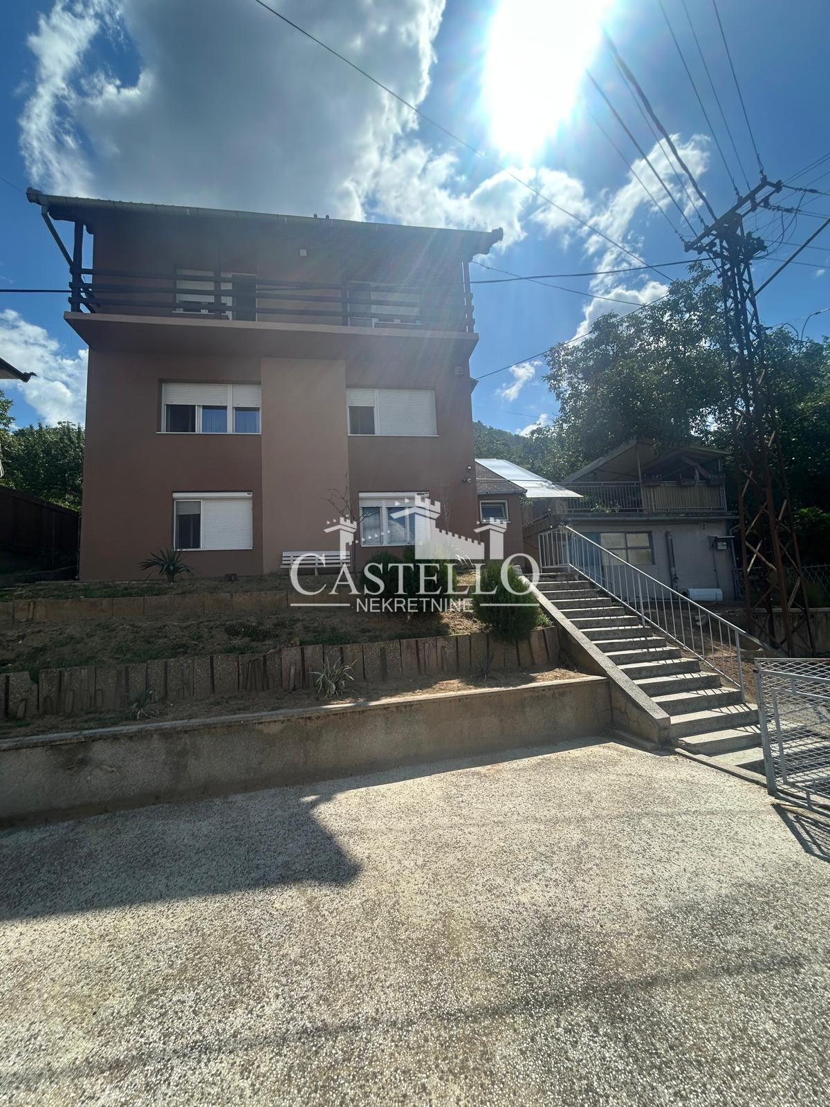 2-325-Na-prodaju-spratna-kuća-u-podnožju-Vršačkog-brega-05