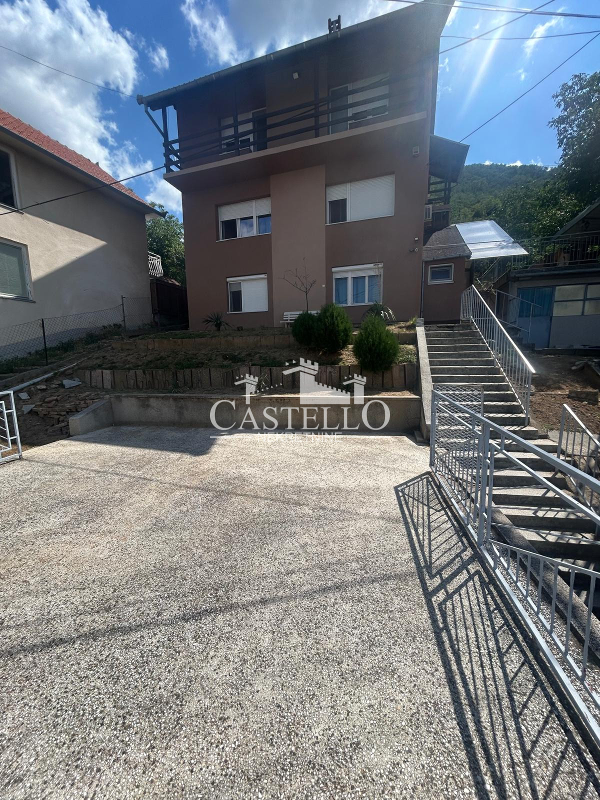 2-325-Na-prodaju-spratna-kuća-u-podnožju-Vršačkog-brega-06