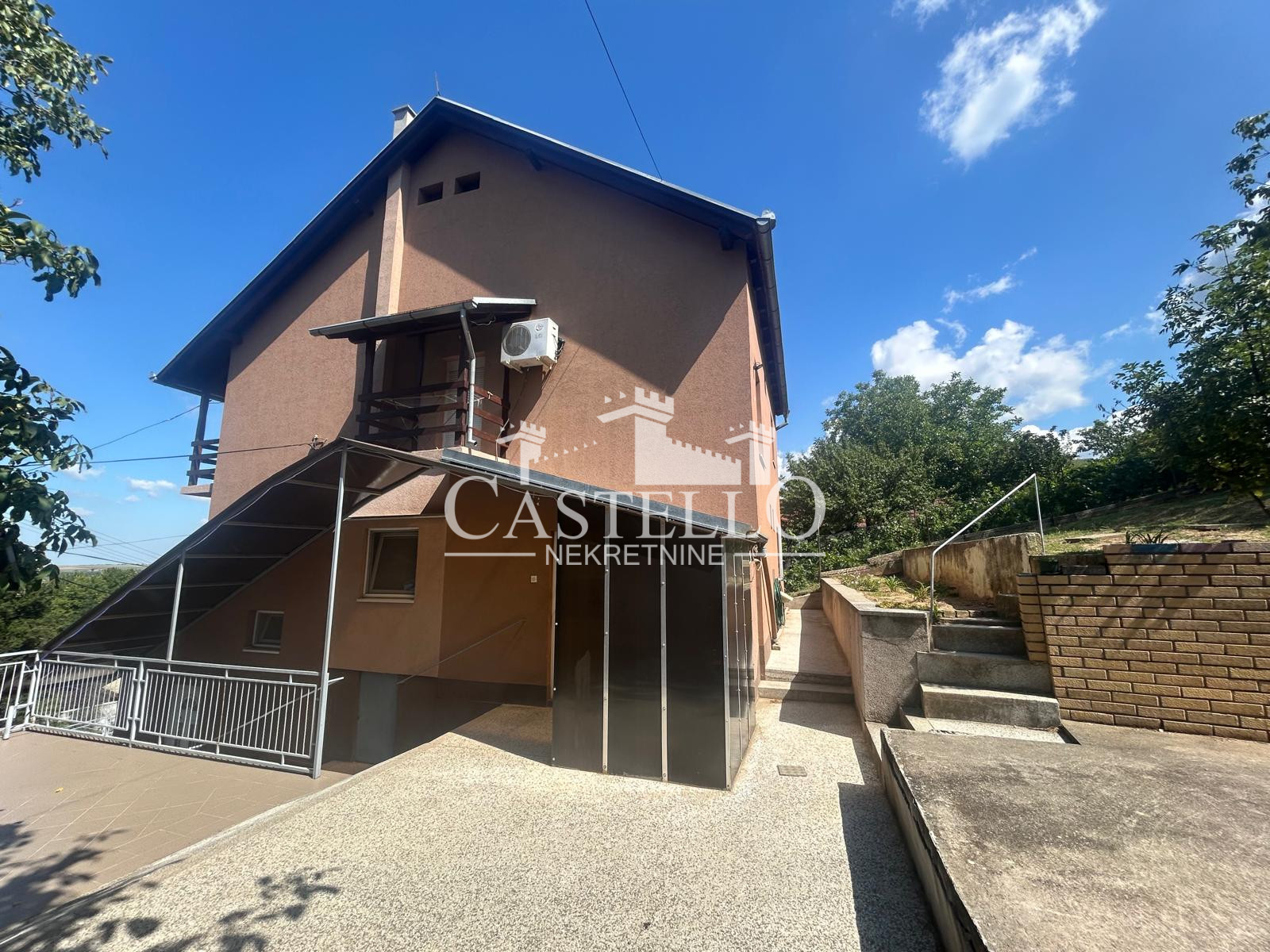 2-325-Na-prodaju-spratna-kuća-u-podnožju-Vršačkog-brega-09