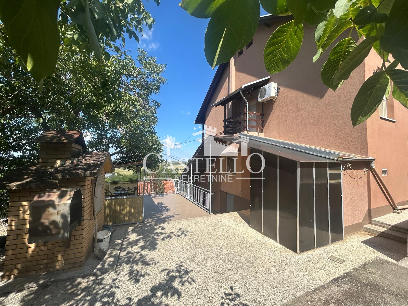 2-325-Na-prodaju-spratna-kuća-u-podnožju-Vršačkog-brega-11