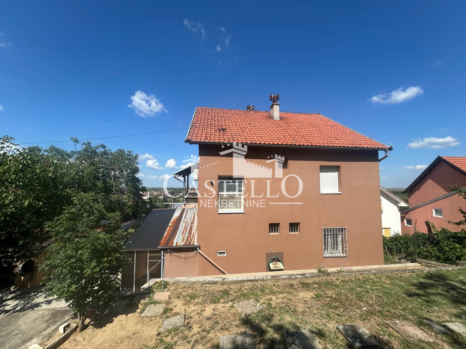 2-325-Na-prodaju-spratna-kuća-u-podnožju-Vršačkog-brega-12