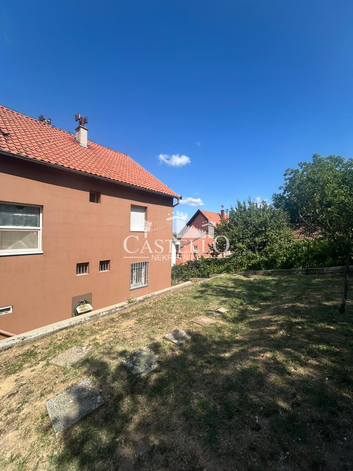 2-325-Na-prodaju-spratna-kuća-u-podnožju-Vršačkog-brega-13