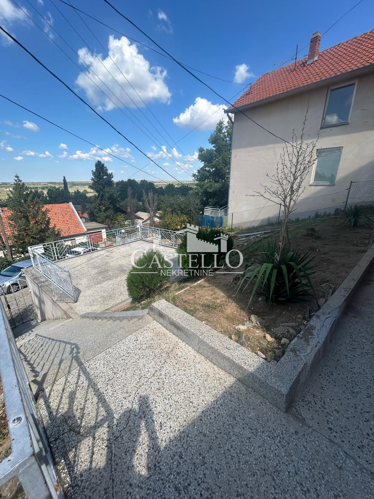 2-325-Na-prodaju-spratna-kuća-u-podnožju-Vršačkog-brega-15