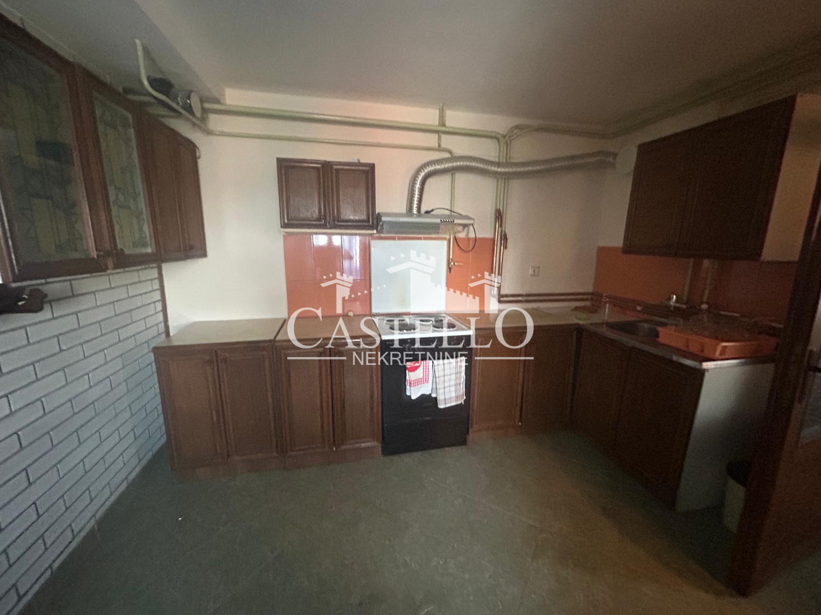 2-325-Na-prodaju-spratna-kuća-u-podnožju-Vršačkog-brega-42