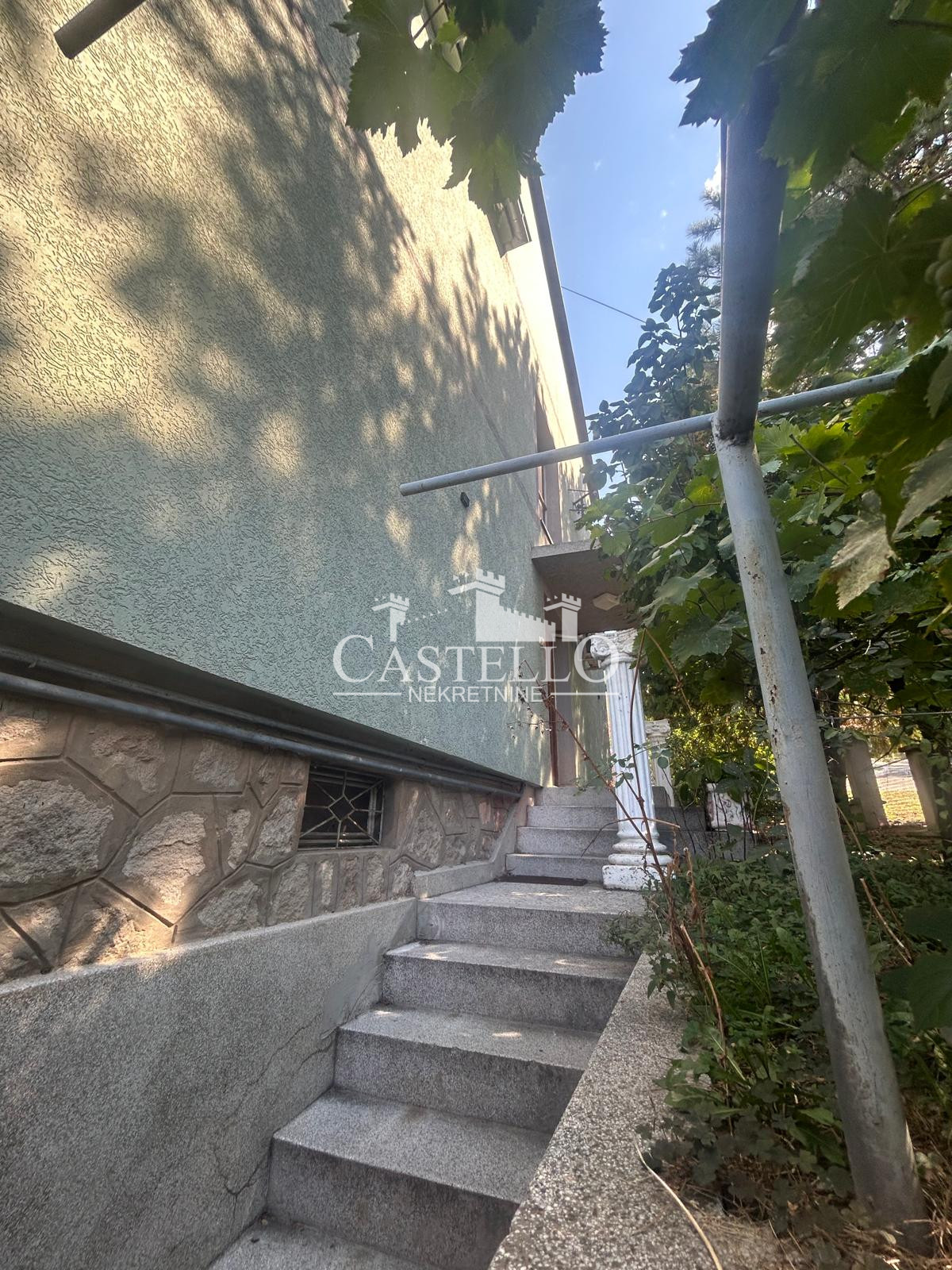 2-327-Na-prodaju-spratna-kuća-na-Vršačkom-bregu-12