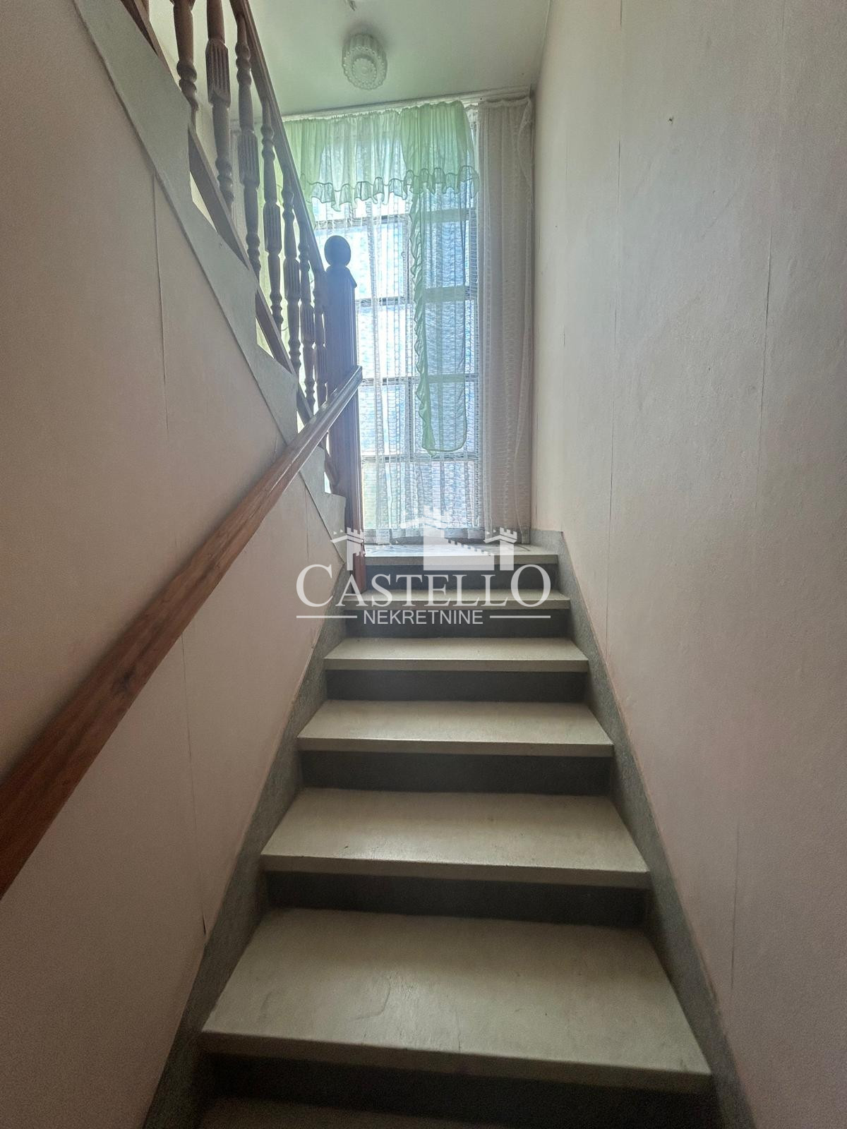 2-327-Na-prodaju-spratna-kuća-na-Vršačkom-bregu-38