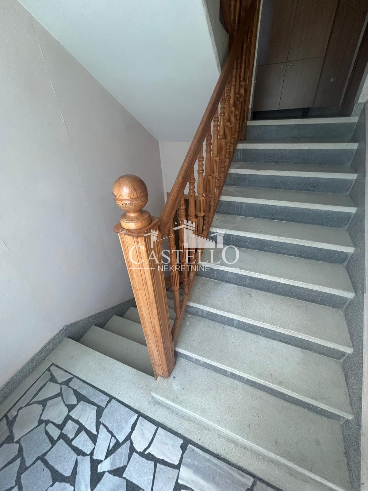 2-327-Na-prodaju-spratna-kuća-na-Vršačkom-bregu-40