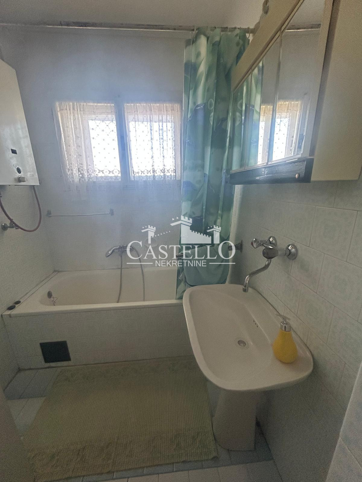 2-327-Na-prodaju-spratna-kuća-na-Vršačkom-bregu-42