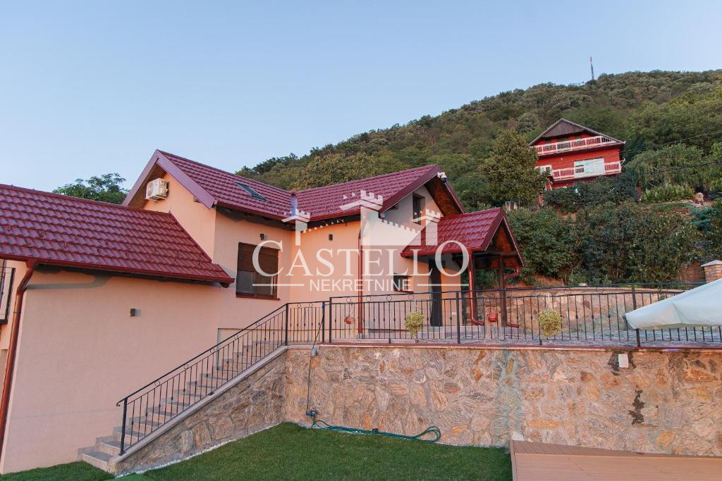 2-348-Na-prodaju-luksuzna-kuća-na-vršačkom-bregu-03