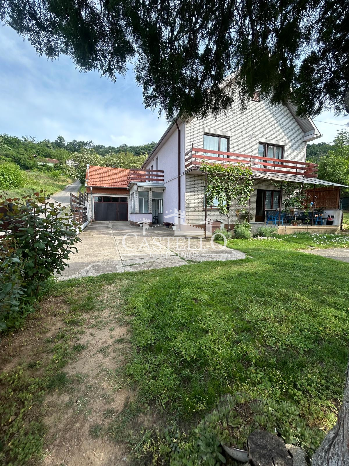 2-377-Na-prodaju-spratna-kuća-na-Guduričkom-putu-06