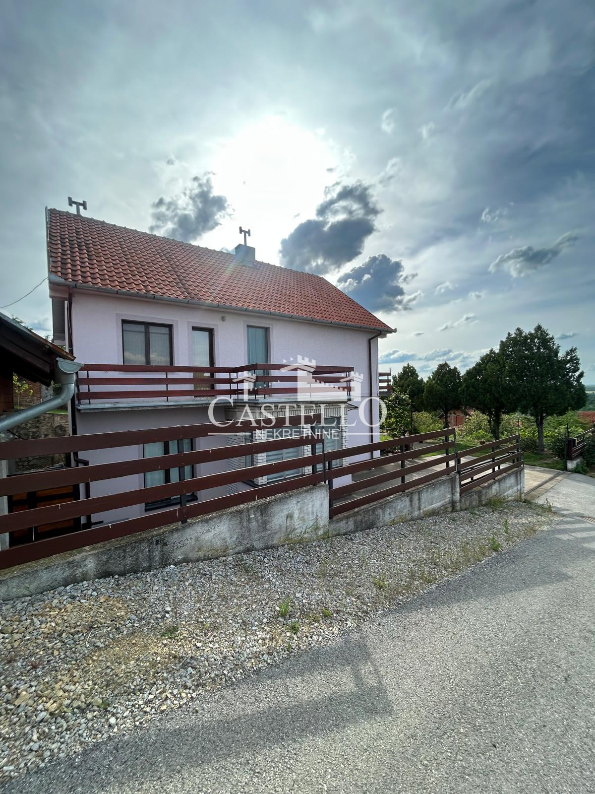 2-377-Na-prodaju-spratna-kuća-na-Guduričkom-putu-09