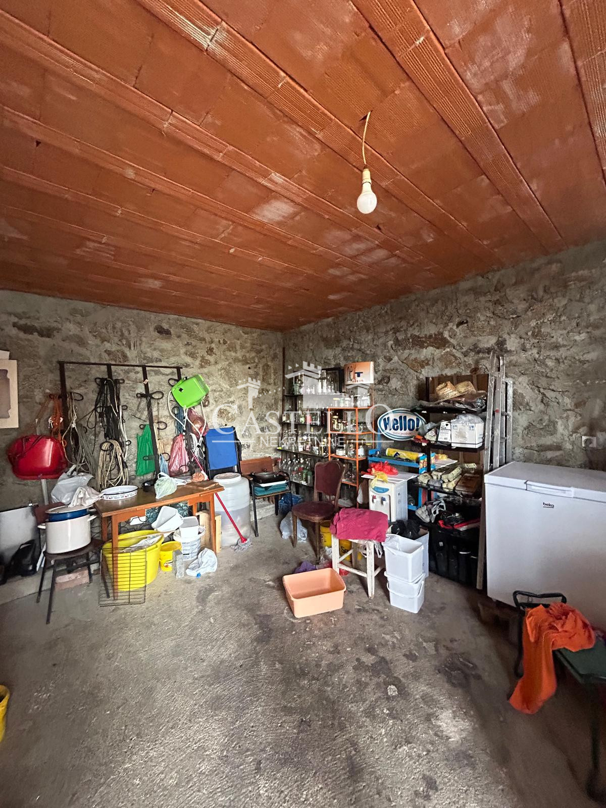 2-377-Na-prodaju-spratna-kuća-na-Guduričkom-putu-48