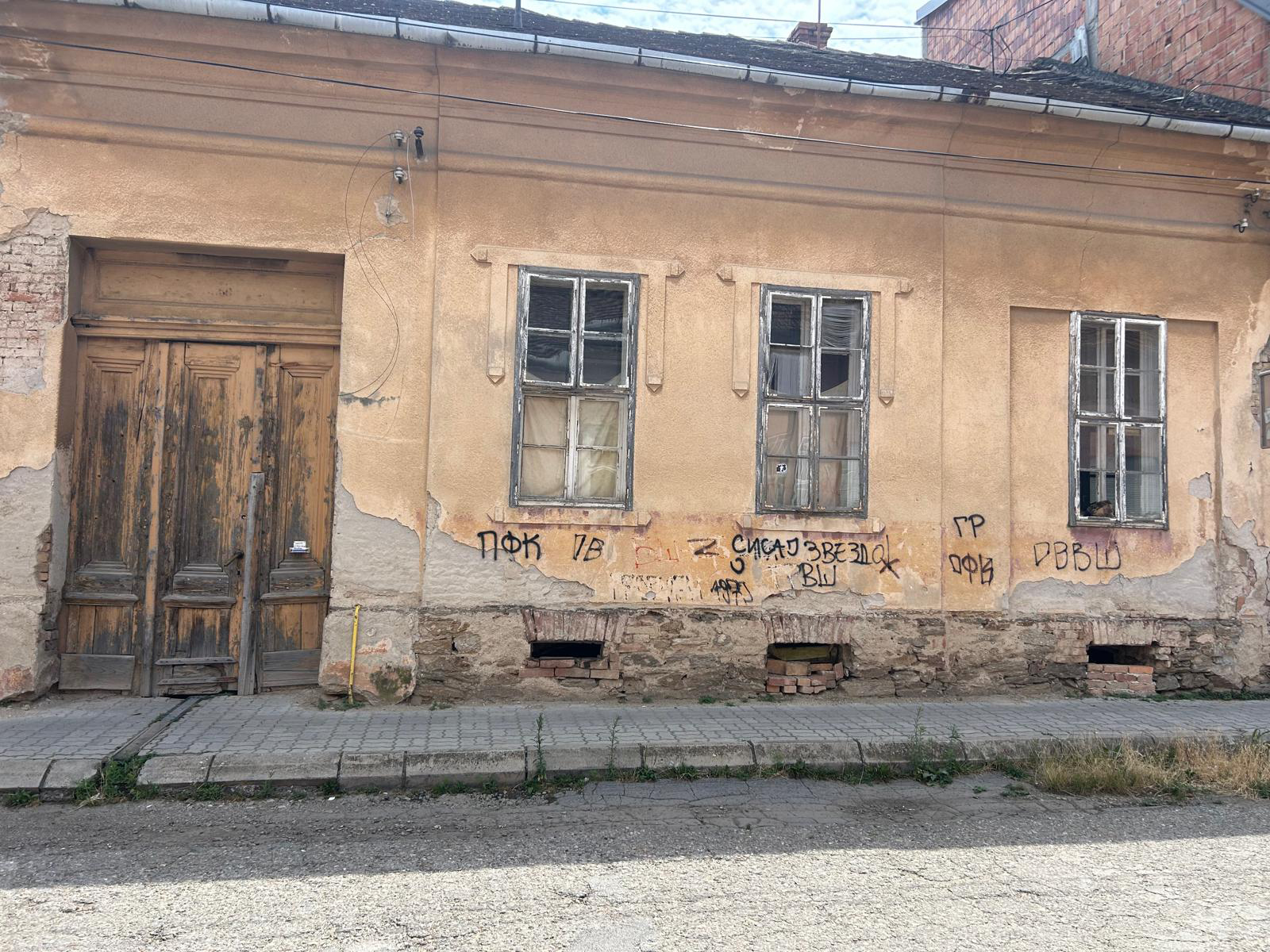 Na prodaju dvorišni stan u strogom centru Vršca Vršac