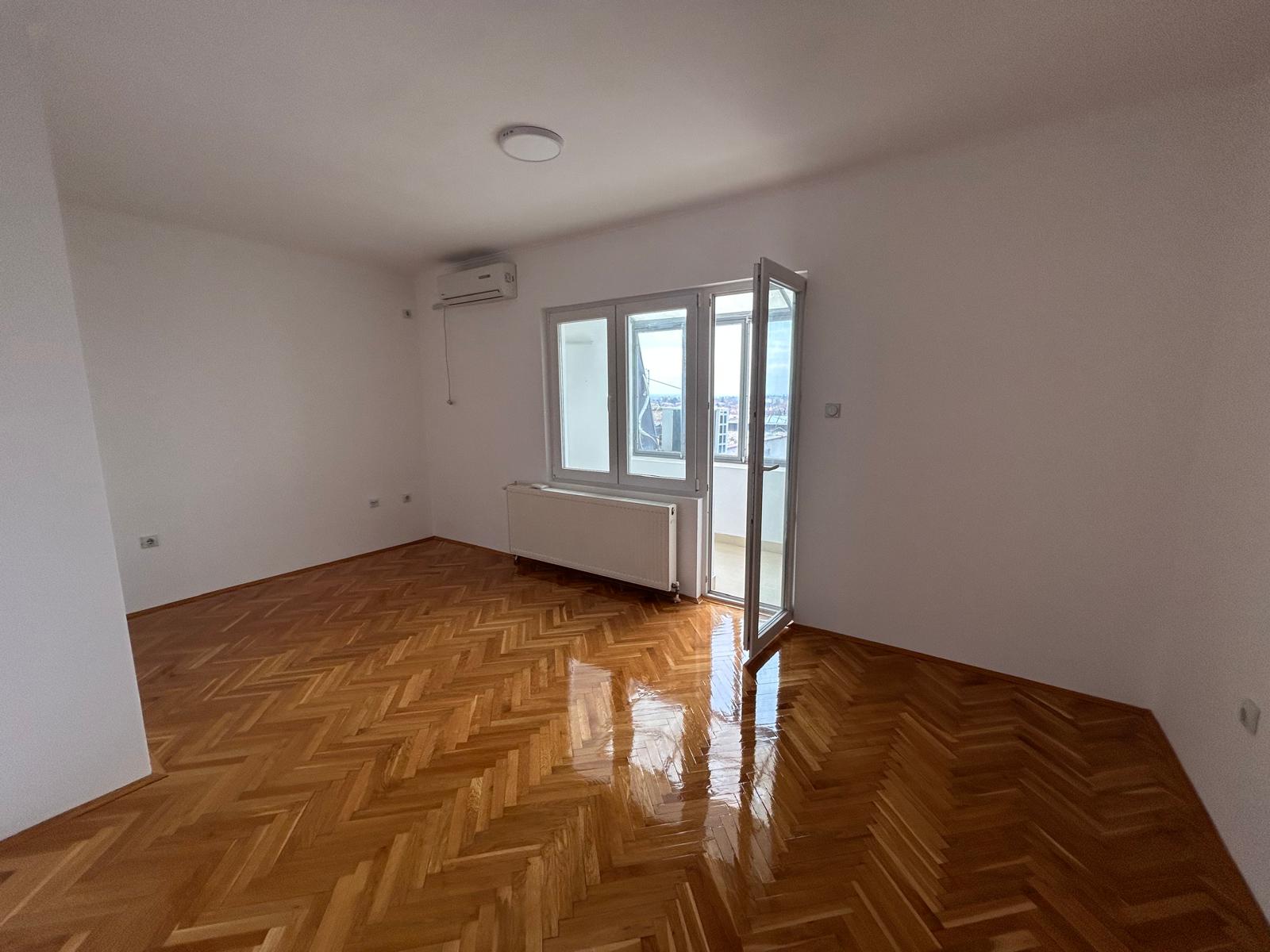 Na prodaju dvosoban stan na Omladinskom trgu Vršac