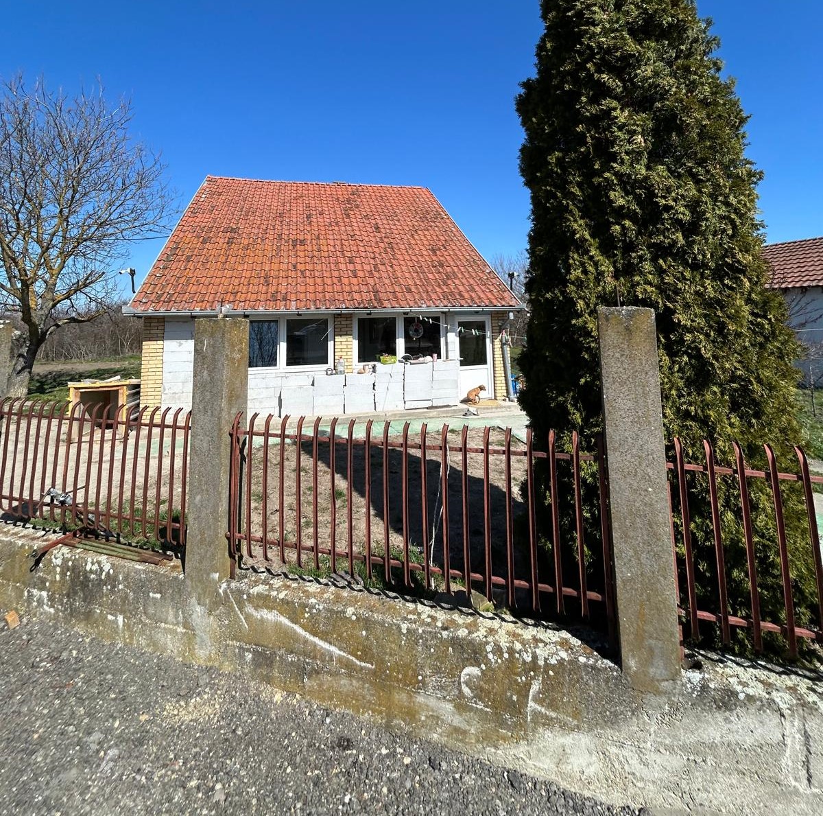 Na prodaju spratna kuća na kanalu u Ritiševu Vršac